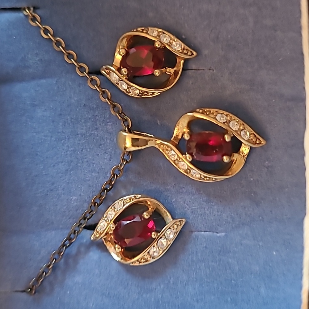 Avon oval birthstone necklace and earring gift set Month: July